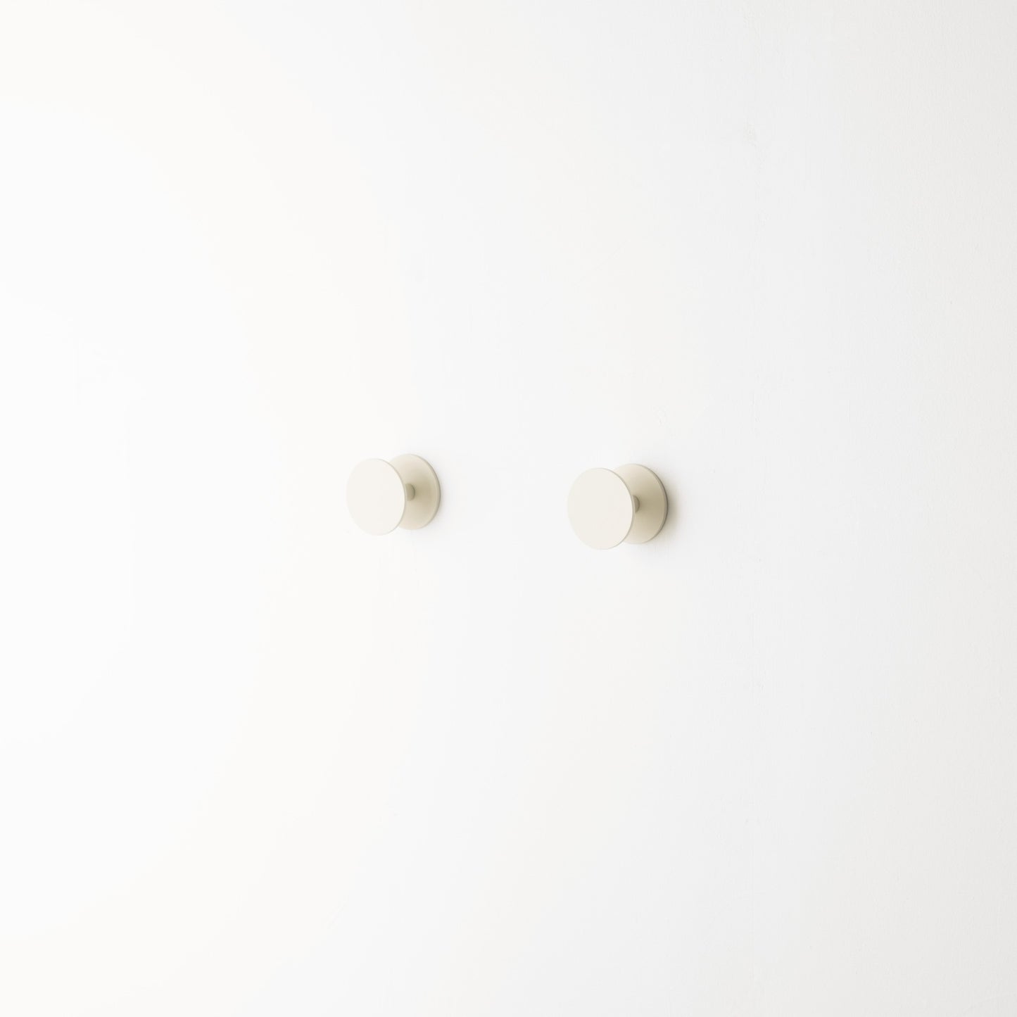 Nicholai Wiig-Hansen - Pipeline - hook - set of 2 pieces - pearl white