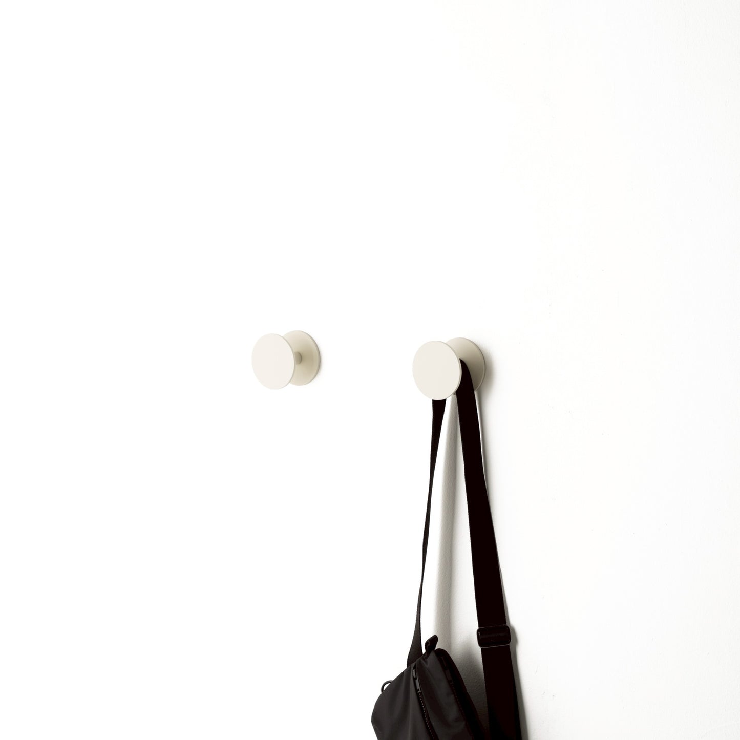 Nicholai Wiig-Hansen - Pipeline - hook - set of 2 pieces - pearl white